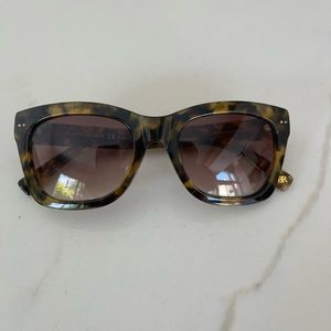 Banana Republic tortoiseshell sunglasses